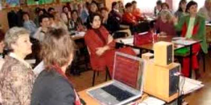 Profesorii vor fi reuniţi în cercuri pedagogice