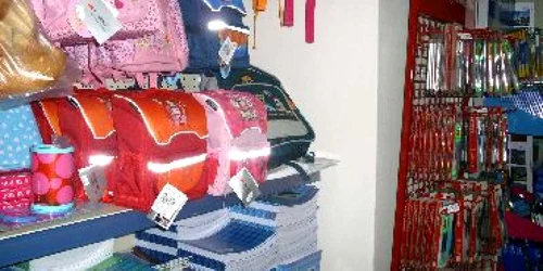 Bacău: Direcția Regională de Poștă colectează rechizite pentru copii