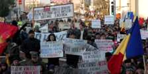 Peste 7.000 de oameni au ieşit în stradă FOTO