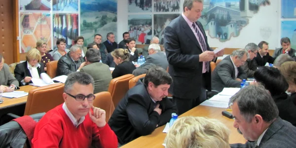Referendumul a fost aprobat cu 24 de voturi pentru şi cinci împotrivă
