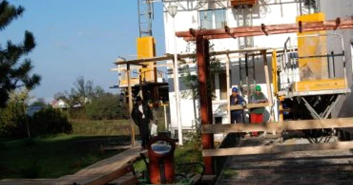 Slatina:S-au reluat lucrările pe şantierul morţii