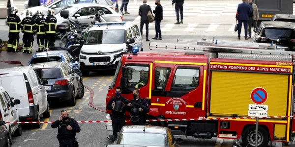 Atac cu arma albă la Bazilica Notre-Dame din Nisa FOTO EPA-EFE / Sebastien Nogier