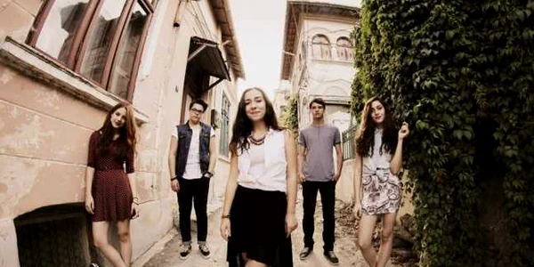 Treişpe Cuvinte din Constanţa - trupa de liceeni din High School Band Sursă foto Treişpe Cuvinte