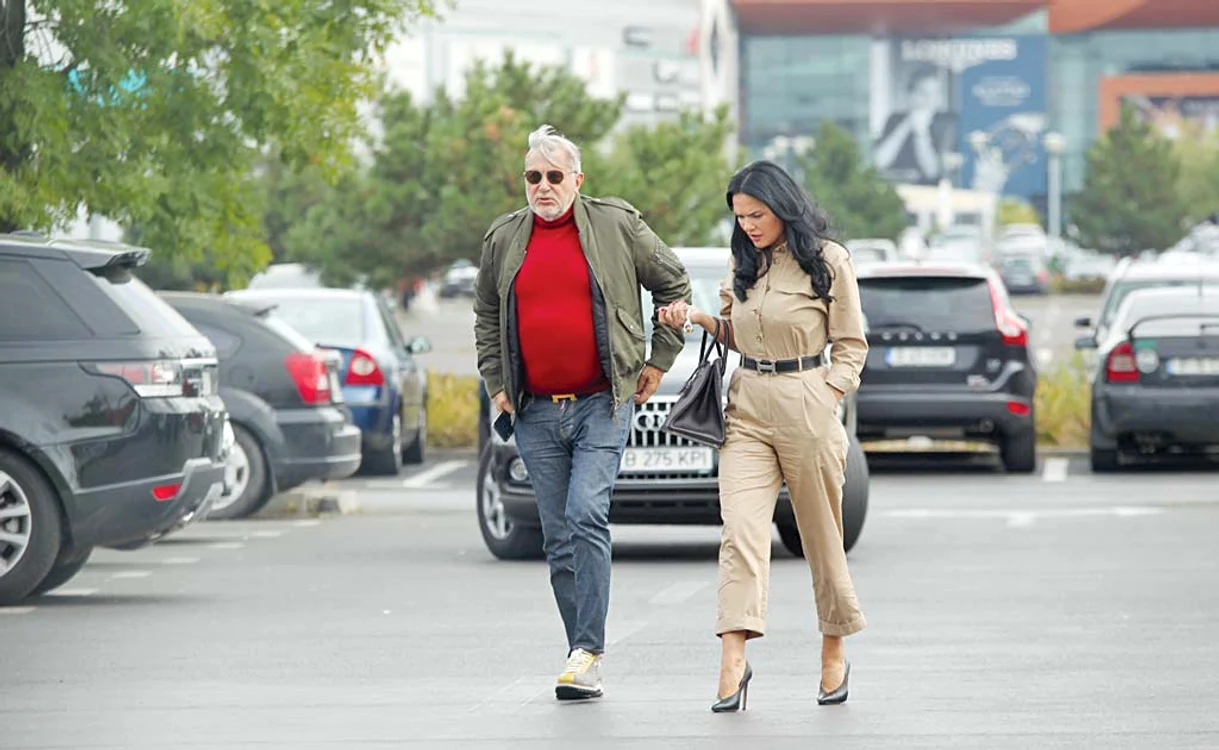 Săptămâna trecută Ioana și Nasty au fost surprinși la mall, de unde au achiziționat mobilă