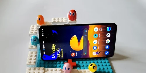 OnePlus Nord 2 PAC MAN Edition FOTO Adrian Pogîngeanu
