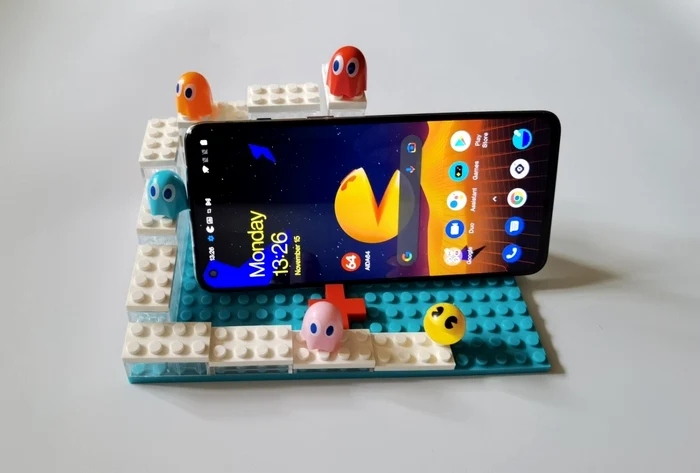 OnePlus Nord 2 PAC MAN Edition. FOTO Adrian Pogîngeanu