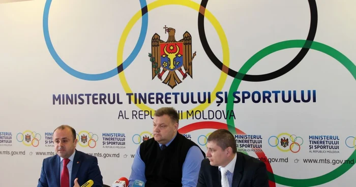 Viceministrul Tineretului şi Sportului Victor Zubcu, ministrul Serghei Afanasenco şi reprezentantul Direcţiei Tineret, Ion Donea