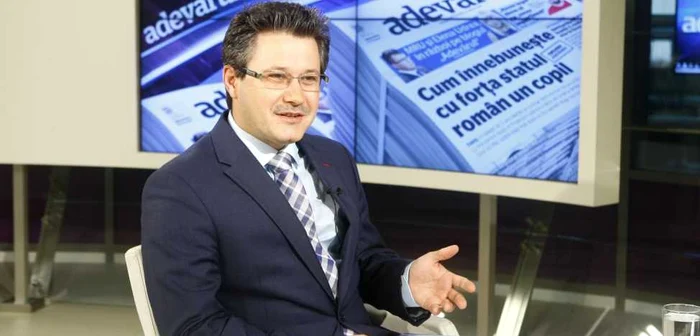 Rectorul Universităţii Politehnice din Bucureşti, Mihnea Costoiu, în platul Adevărul Live FOTO: David Muntean
