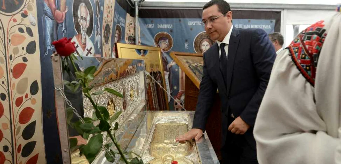 Sfanta Liturgie biserica Sf. Gheorghe Victor Ponta FOTO Mediafax