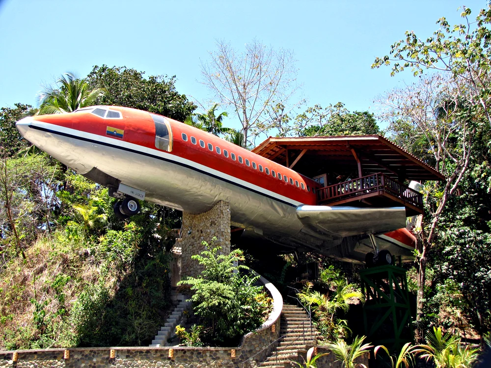 Hotelul este de fapt corpul unei aeronave Boeing 727 din 1965.