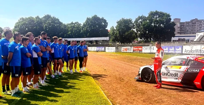 La 8 iulie 2024, Mihai Leu le-a vorbit fotbaliștilor de la Corvinul (FOTO: Facebook)