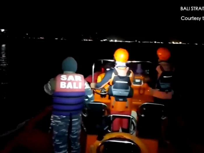 VIDEO Incident tragic în Indonezia: Un feribot s-a scufundat în largul insulei Bali. Patru morți și 38 de persoane dispărute