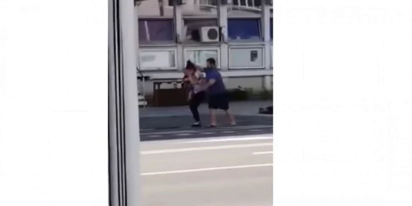 Preot din Bacau isi agreseaza sotia