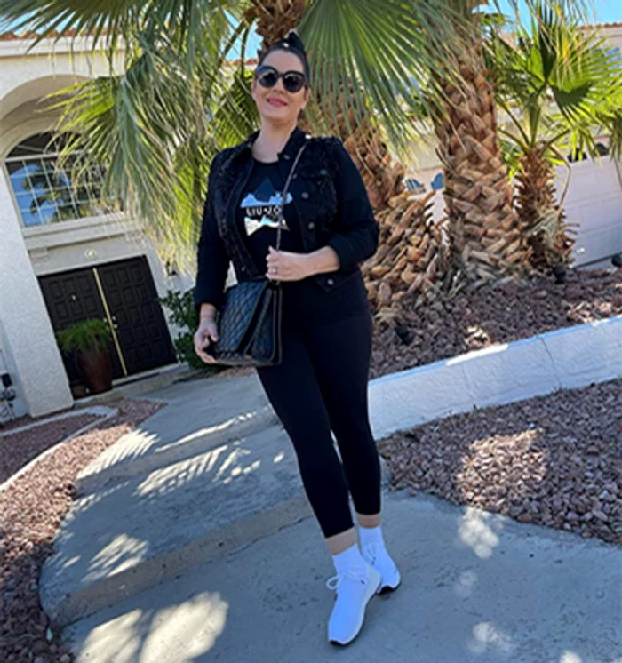 
    În America, solista va susține peste 10 concerte  