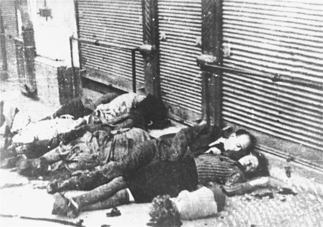 Evrei ucisi în Iași în 1941. FOTO: USHMM
