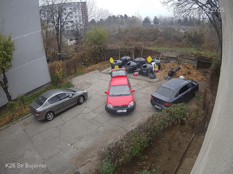 Camuflaj pentru o mașină care arunca ilegal gunoi, la Suceava. Șoferul a făcut o greșeală VIDEO