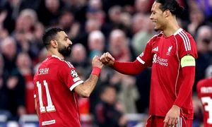 Mohamed Salah si Virgil van Dijk (EPA) jpg