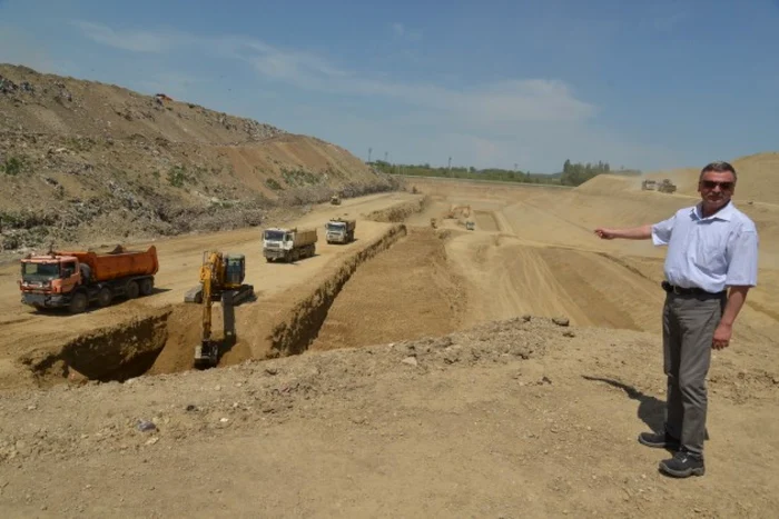 Administratorul rampei a amenajat o nouă celulă în vederea depozitării deşeurilor. Foto: Ionuţ Dincă