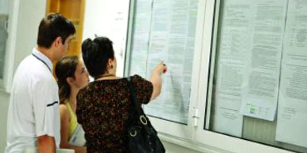 Şi universităţile de stat au specializări neacreditate