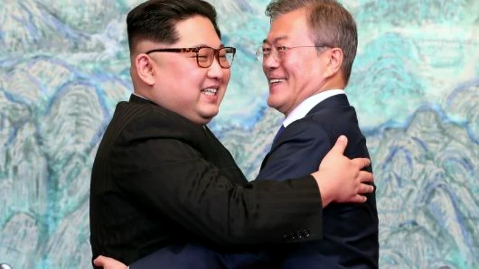 Liderul nord-corean Kim Jong-un şi omologul său sud-corean Moon Jae-in