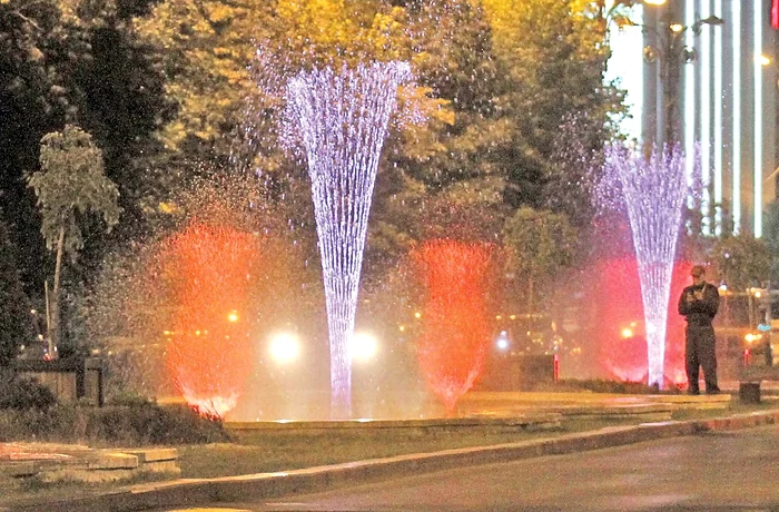 
    Fântânile vor avea jeturi luminoase, colorate, care vor dansa pe muzicăfoto: blitz  