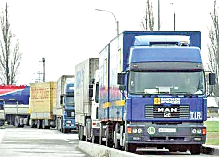 
    Camionagiii vor plăti în plus pentru rovinietă   