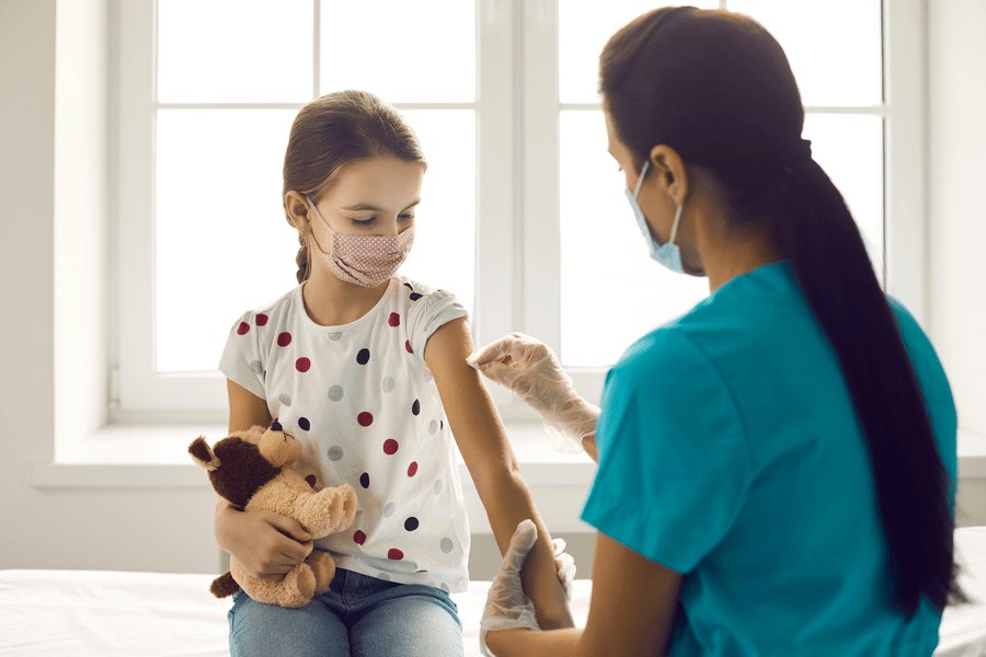 Crizele se țin lanț de Ministerul Sănătății. Acum, medicii nu au cu ce vaccina bebelușii 