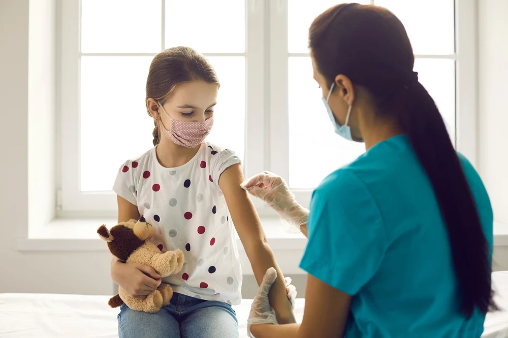 Ce cred părinții și bunicii despre vaccinul antigripal la copii. Rezultatele sondajului INSCOP Research