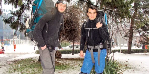 Ionuţ Mirea şi Dragoş Mătoiu au rămas ieri înzăpeziţi în munţi