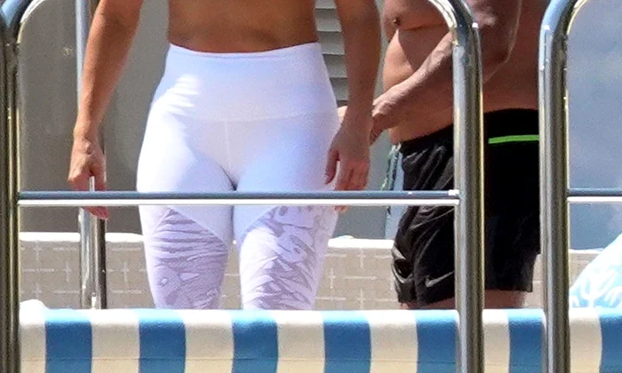 *EXCLUSIVE* WEB MUST CALL FOR PRICING   Singer Jennifer Lopez tightens that toned body on holiday in Positano!! jpeg