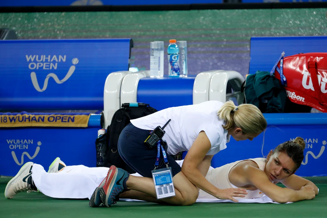 Simona Halep a acuzat dureri de spate în ChinaFoto: EPA - EFE