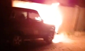 masina incendiata mariupol foto x jpeg