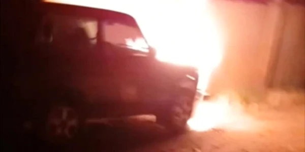 masina incendiata mariupol foto x jpeg