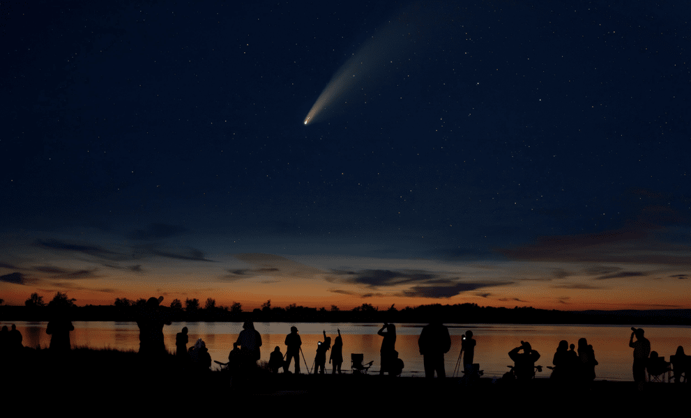 O cometă care a trecut ultima dată pe lângă Terra acum 50.000 de ani, vizibilă din nou