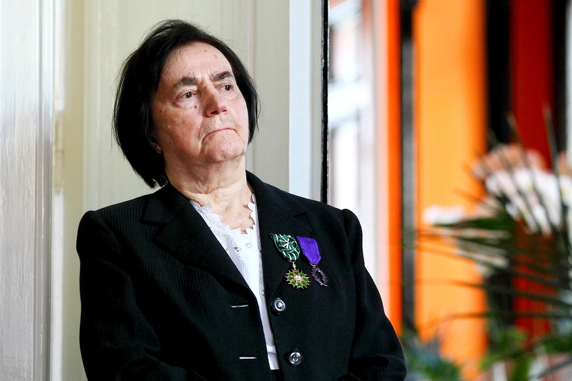 Elena Gorunescu, pe 5 noiembrie 2010, când a primit o distinctie din partea ambasadorului Franţei în România FOTO Mediafax