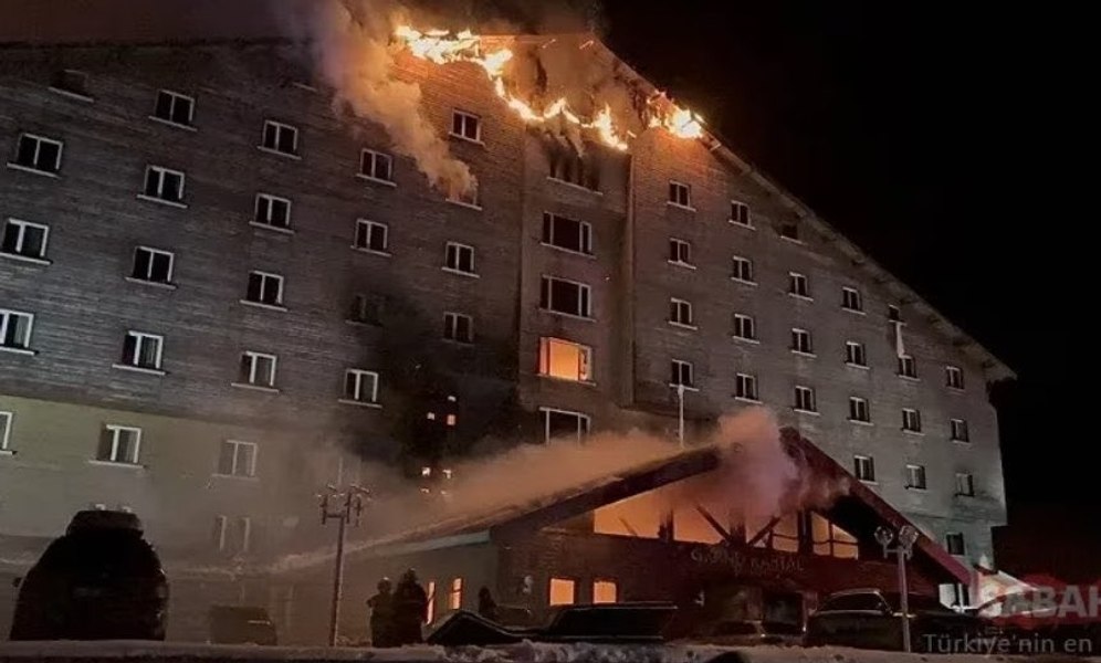 Zece morți și 32 de răniți în urma unui incendiu care a devastat un hotel dintr-o renumită stațiune de schi 
