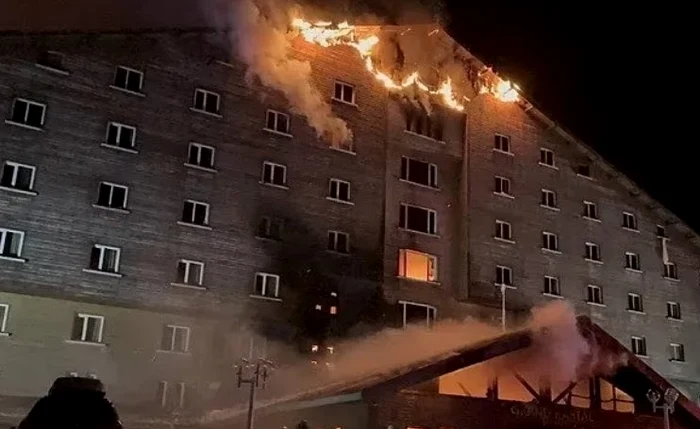 Hotelul a fost devastat de flăcări FOTO: X