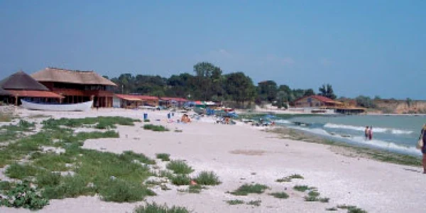 Comuna de la mare fără turişti