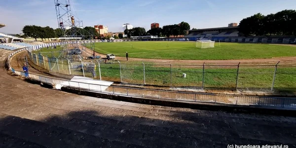 nocturna stadionul hunedoara foto daniel guta adevarul