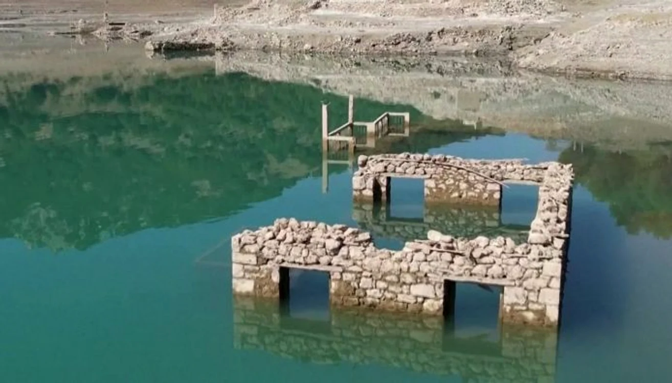Lacul artificial Mornos a scăzut (Foto: captură video)