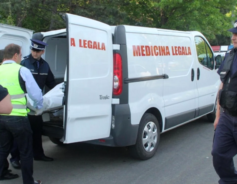 Bătrânul a stat în casă cu cele două cadavre, timp ce mai multe zile