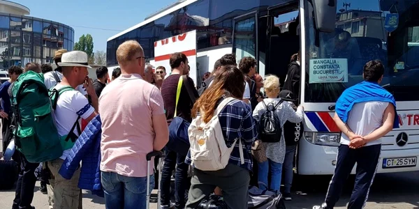 tineri autobuz constanta autogara constanta transport litoral foto Calin gavrilas