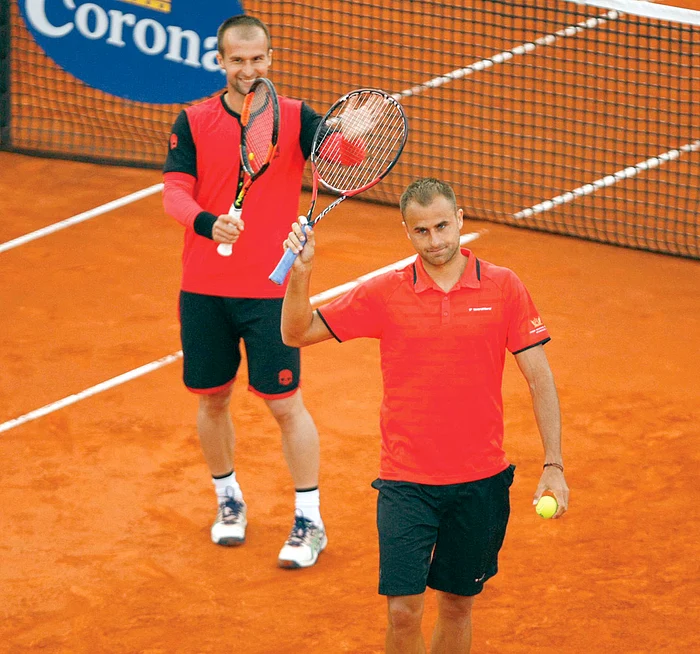 
    Adrian Ungur şi Marius Copil au ajuns în semifinale la BucureştiFoto: David Muntean   