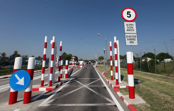 De la eveniment nu a lipsit vicepremierul Gabriel Oprea, care a tăiat panglica, alături de Duane Butcher