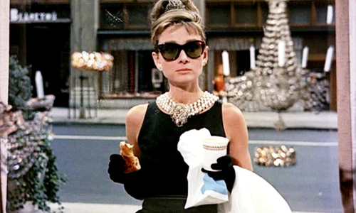 Celebrul coc purtat de Audrey Hepburn în Mic dejun la Tiffany's a devenit emblematic  jpeg