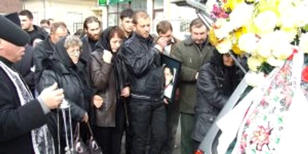 Soţul şi rudele Maricicăi abia dacă se mai puteau ţine pe picioare