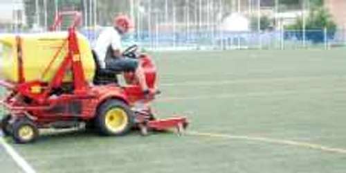 Terenurile vor beneficia de un nou covor cauciucat pentru practicarea jocurilor sportive