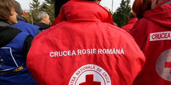 crucea rosie voluntar shutterstock jpg
