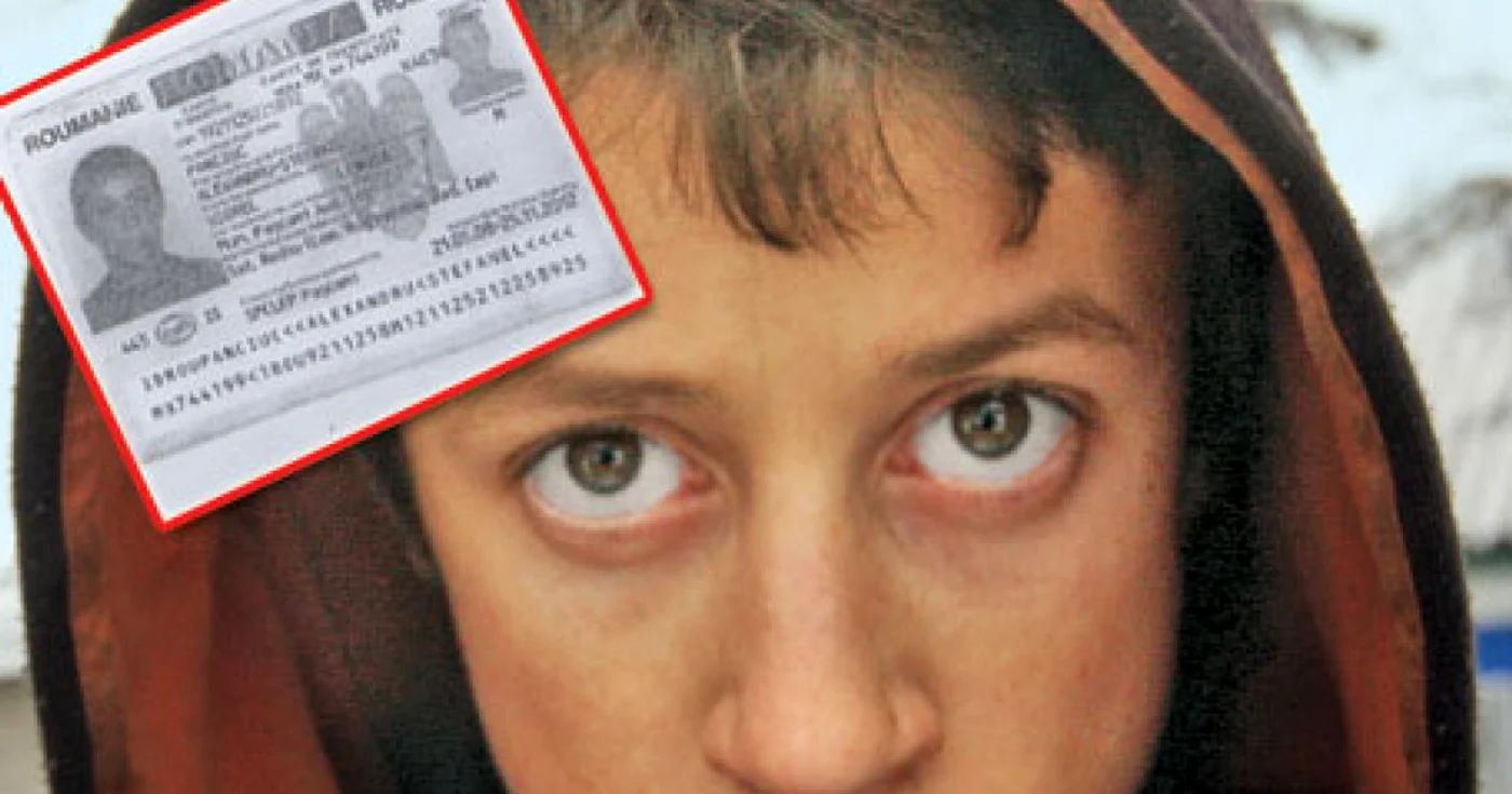 Radu are una dintre puţinele amintiri rămase de la fratele său: copia cărţii de identitate a lui Alexandru 