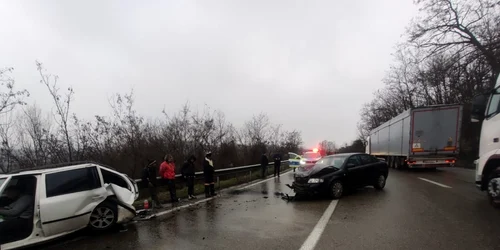 Accident rutier pe DN7 - Dealul Negru în Milcoiu - Vâlcea Foto Adevărul